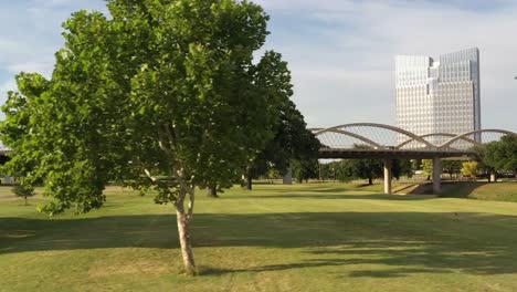 Imágenes-De-Drones-Del-Centro-De-Fortworth-Texas-Y-Trinity-River-Junto-Al-Puente-De-7th-Street