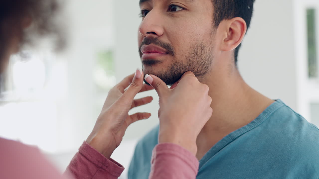 욕실, 행복한 남자와 커플 정리 얼굴