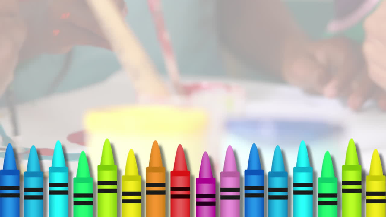 animación de crayones de colores iconos contra la sección media de los niños colorear en la clase en la escuela.