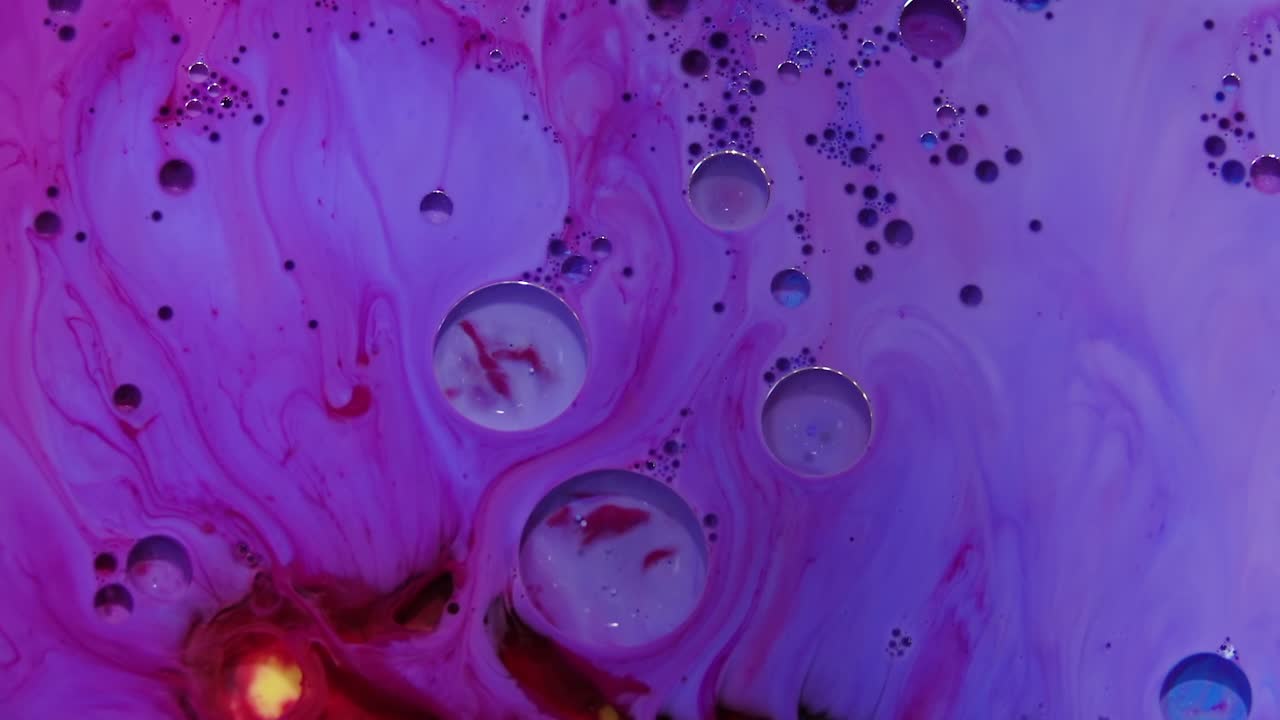 arte líquido abstracto púrpura y azul con burbujas