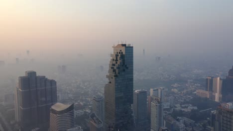 rey poder mahanakhon en bangkok