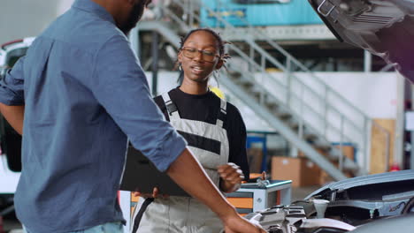 specialist calculates car fix services