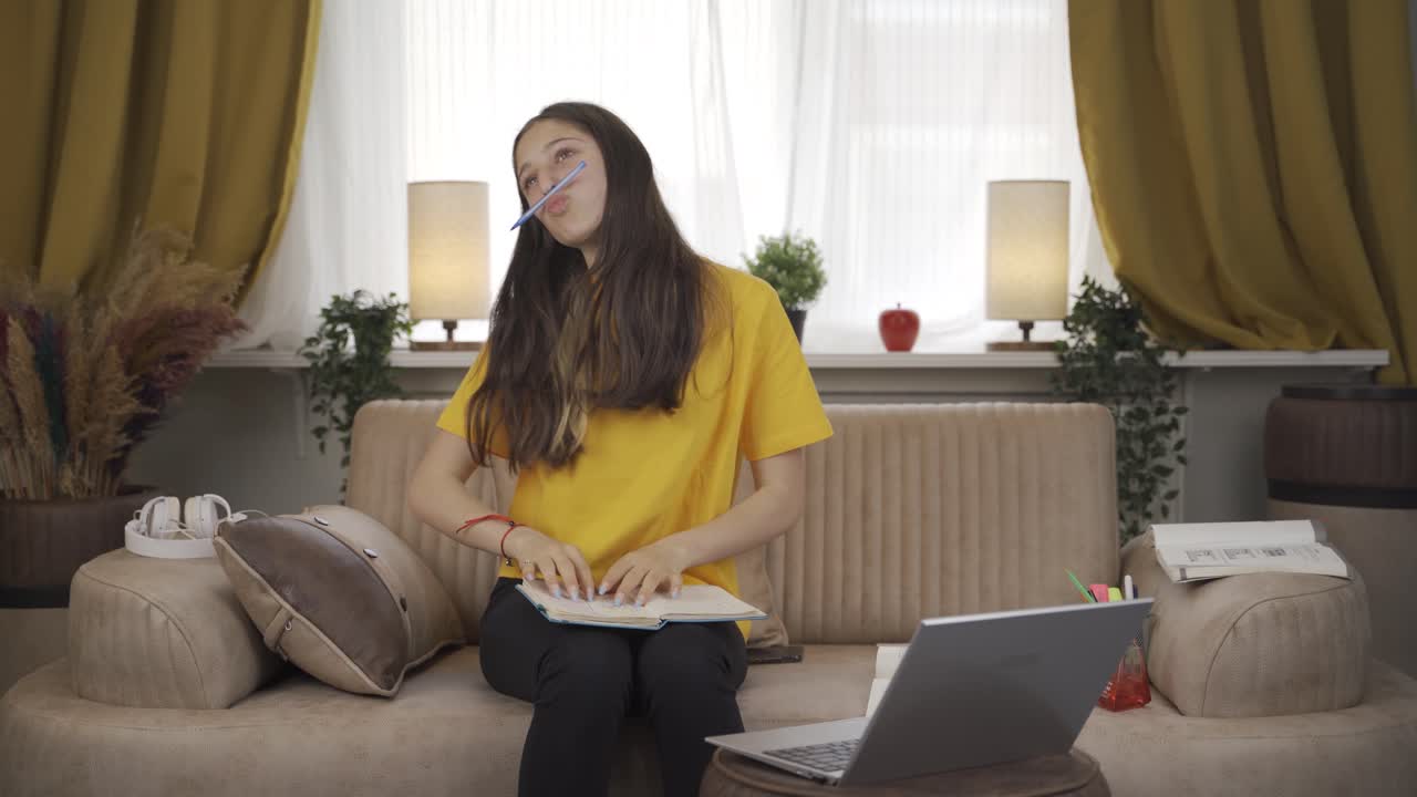 재미있고 유쾌한 여학생.