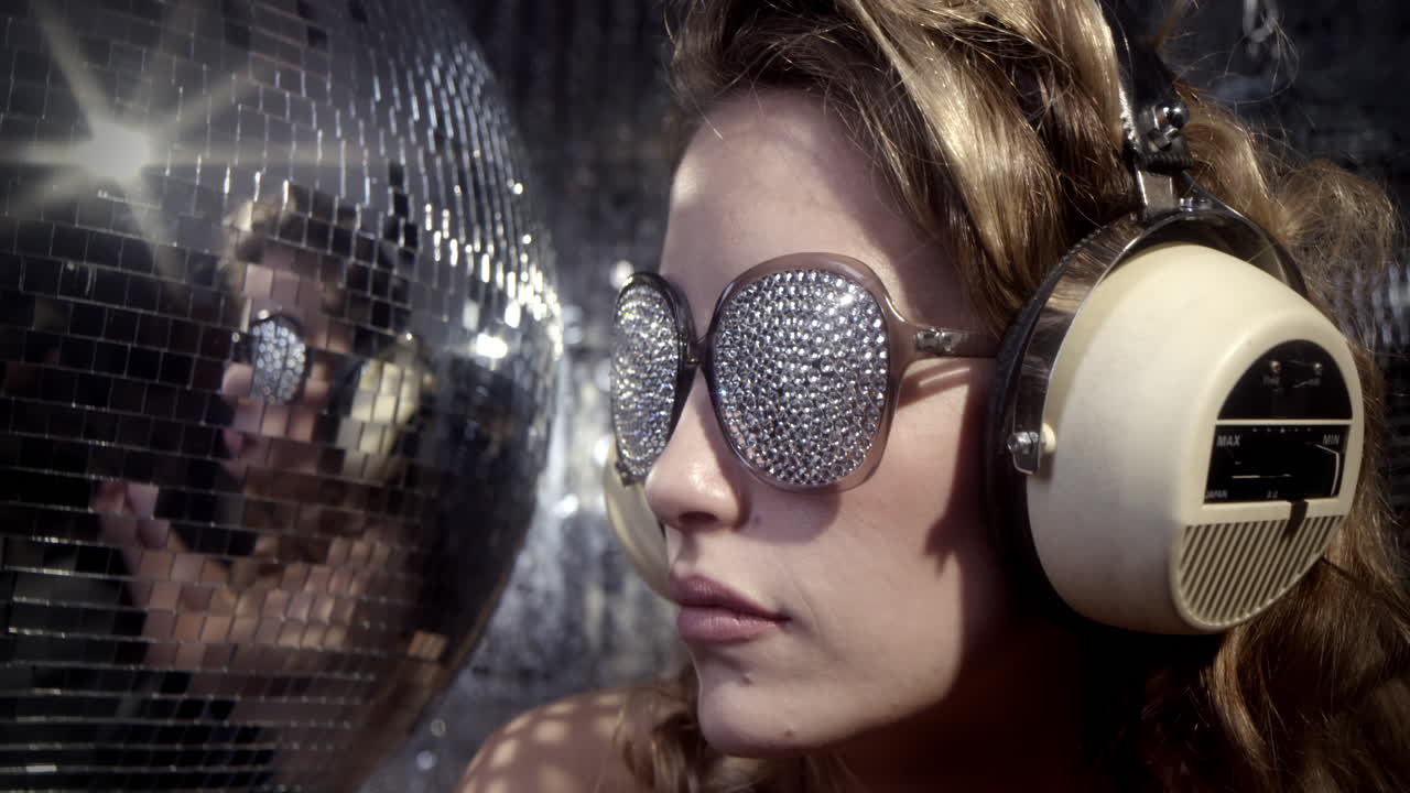 여자 실버 누드 4k 13