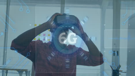 animación de texto 6g, escaneo de alcance y elementos de la placa de circuitos sobre el hombre que usa auriculares vr