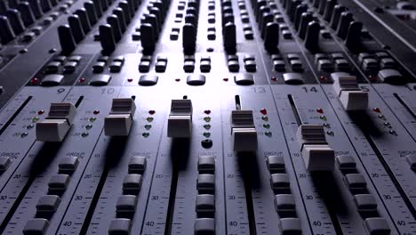 panel de control del mezclador de sonido