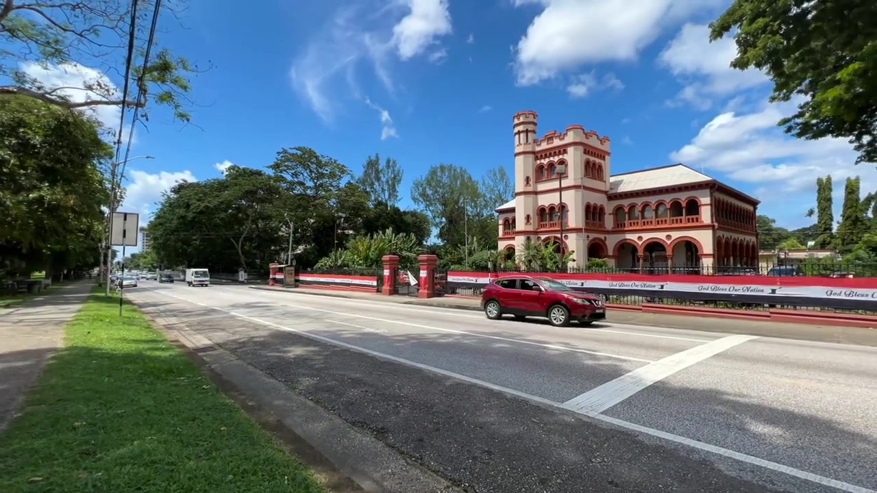 Time-lapse da casa do arcebispo em Trinidad ao redor do Queen's Park Savannah