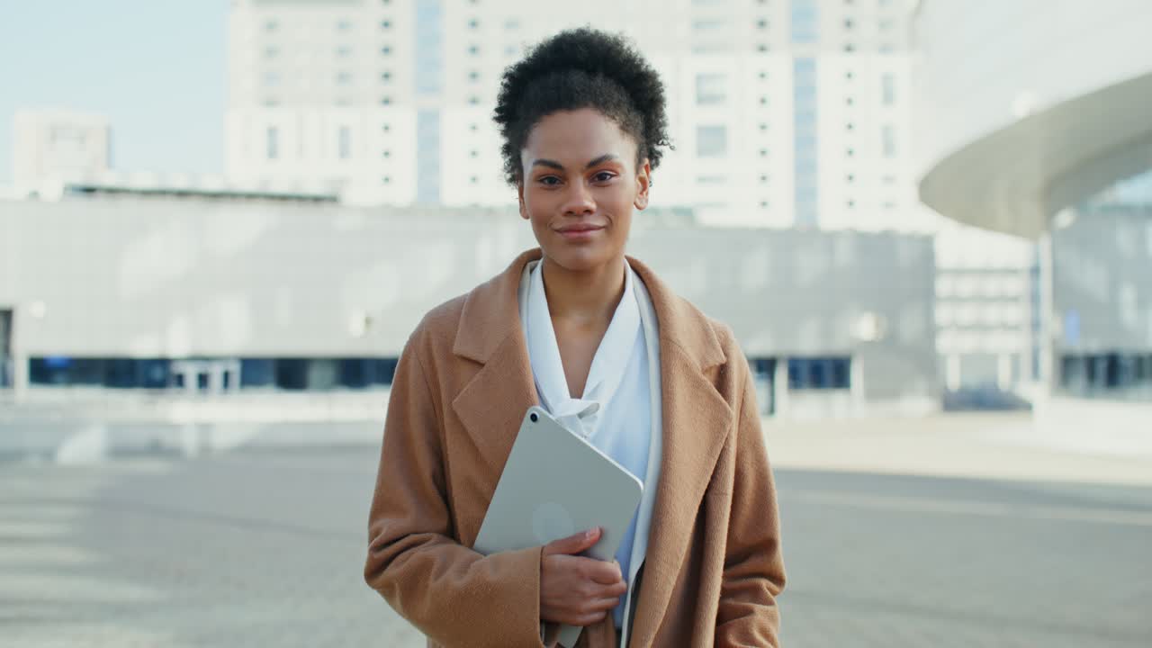 mujer de negocios en la ciudad