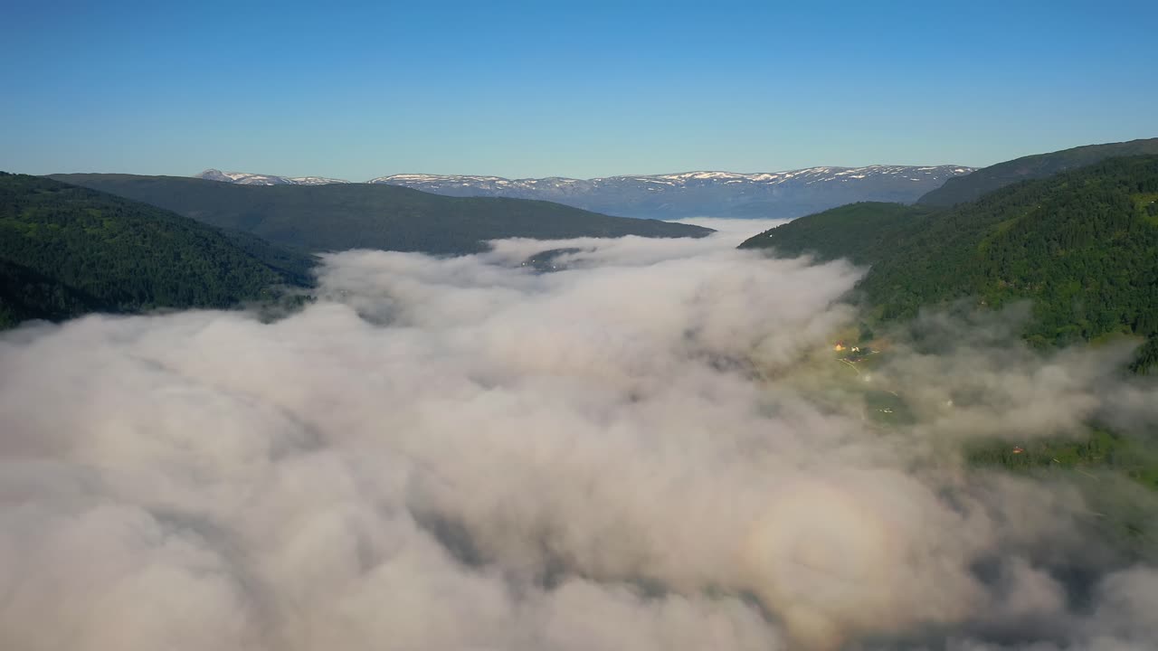 공중 영상 아름다운 자연 노르웨이 구름 위에.