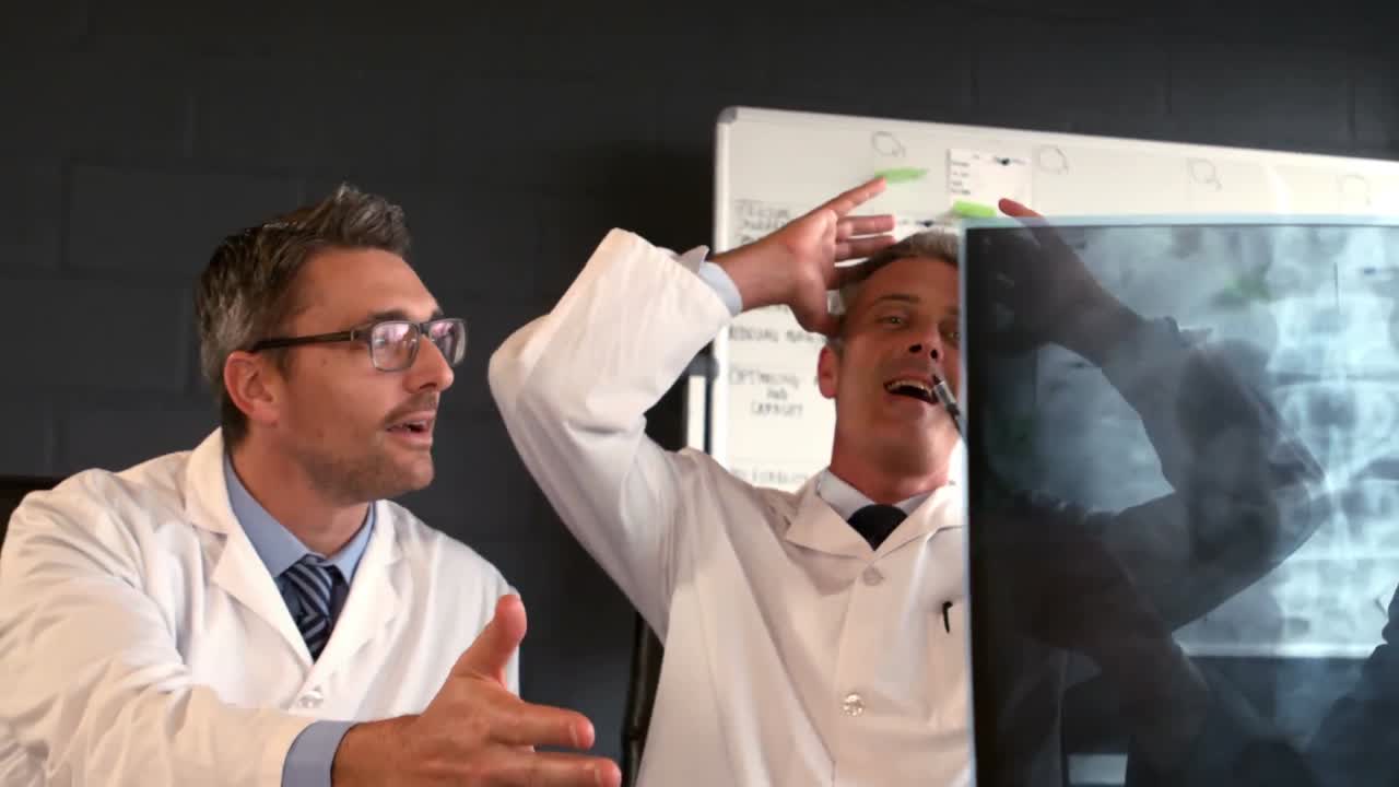 ⁇ 스레이 를 보는 동안 함께 일 하는 의료 팀