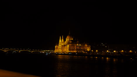 Stunning-illuminated-Buda-castle-and-Danube-river-at-night