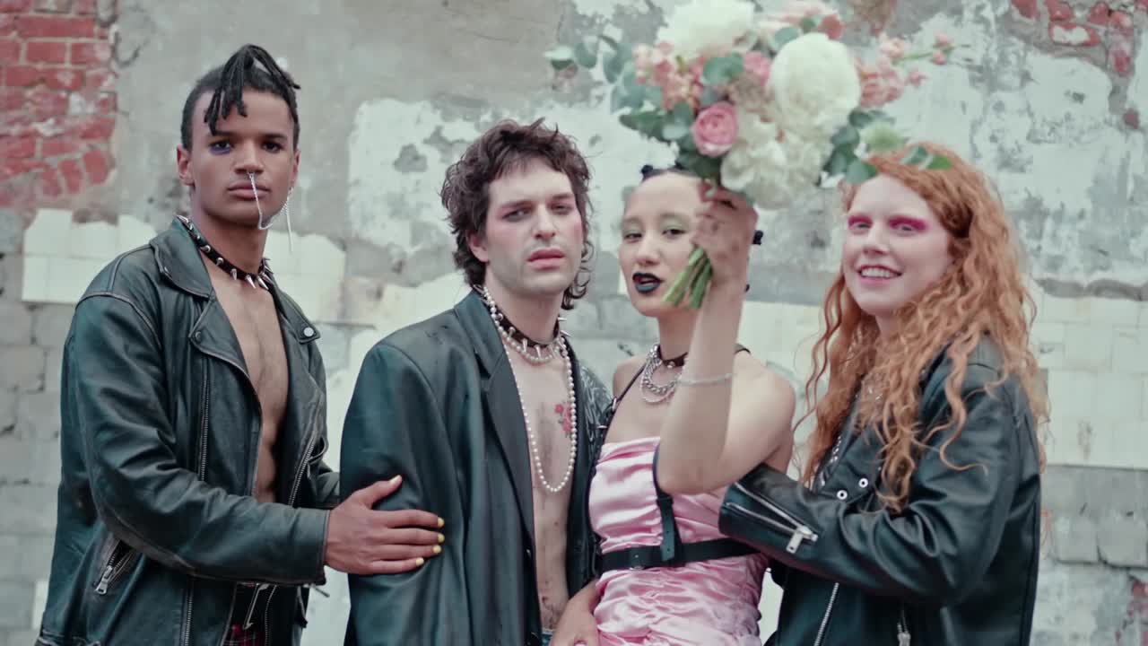 Grunge Overlay Effect 07 (template features a grunge effect and halftone print effects)