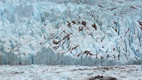 zoom en vista del glaciar cerro torre en el chalten cerca de mirador maestri, patagonia, argentina