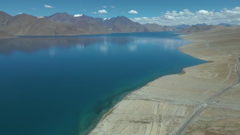 vista aérea de leh ladakh, el lago pangong tso, maitreya buddha, el monasterio de diskit en el valle de nubra, las dunas de arena del valle de nubra