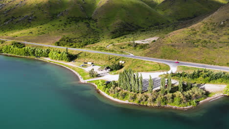 Champagne-Gully-Freedom-Camping-site-on-bank-of-Clutha-river,-Otago