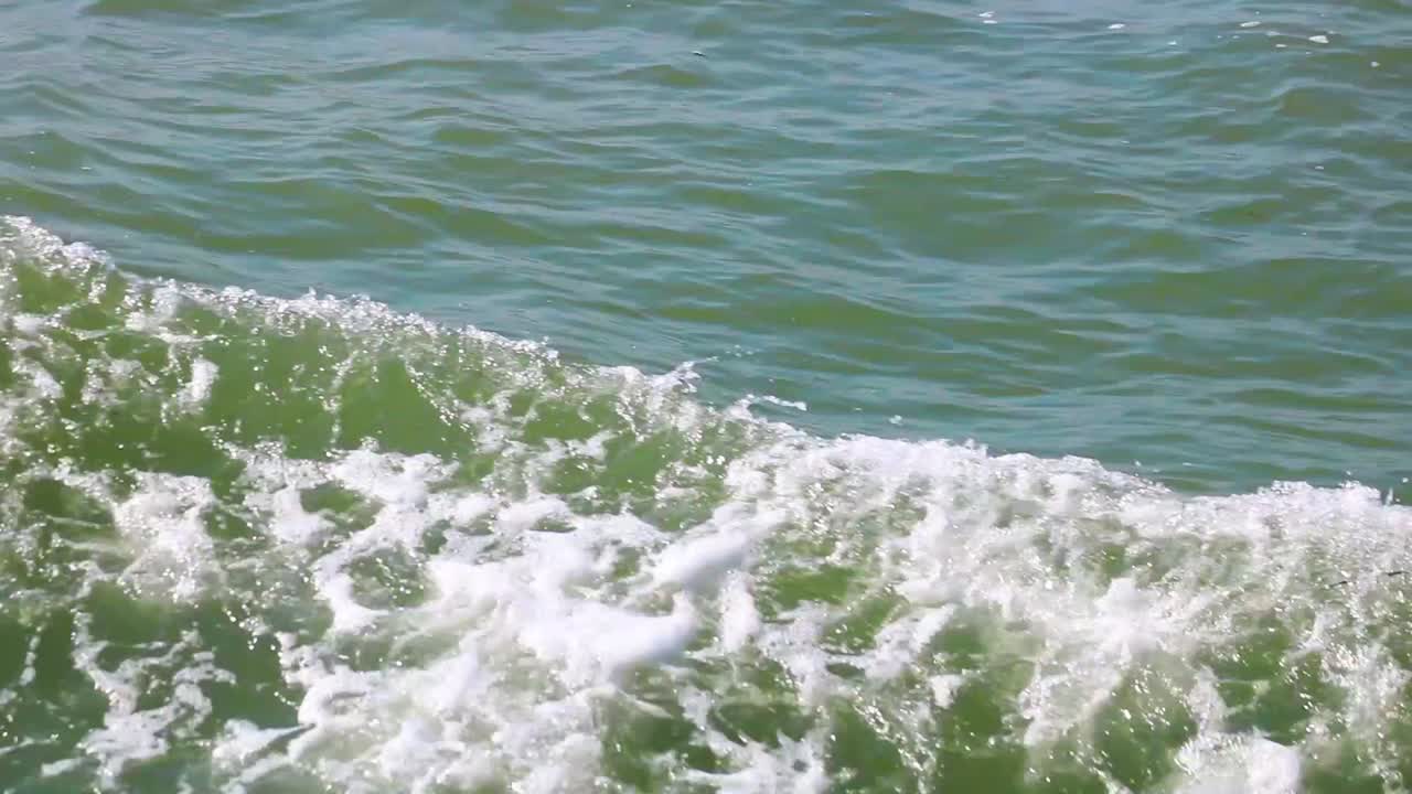 움직이는 보트에서 웨이크의 추적 보기