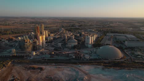 003-#-Fábrica-De-Cemento-Nesher,-Ramla,-área-Industrial-De-Israel---Toma-Aérea-De-Paralaje