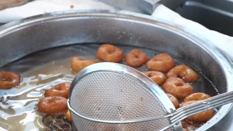preparing turkish lokma