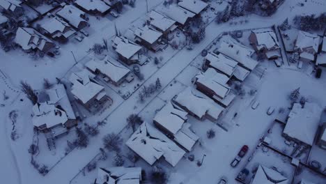 antenas canadienses de invierno: imágenes de drones de comunidades cubiertas de nieve