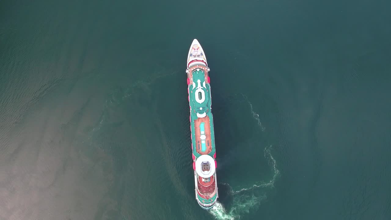 buque de crucero, buques de crucero en sognefjord o sognefjorden, noruega