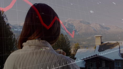 animación de gráficos procesando datos sobre una mujer caucásica bebiendo café en la ladera de la montaña
