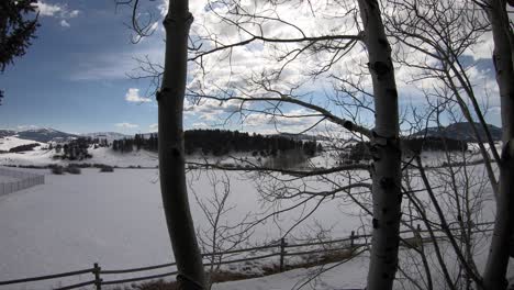 Vista-Desde-El-Porche-En-El-Campo-Hacia-Las-Colinas-En-Invierno