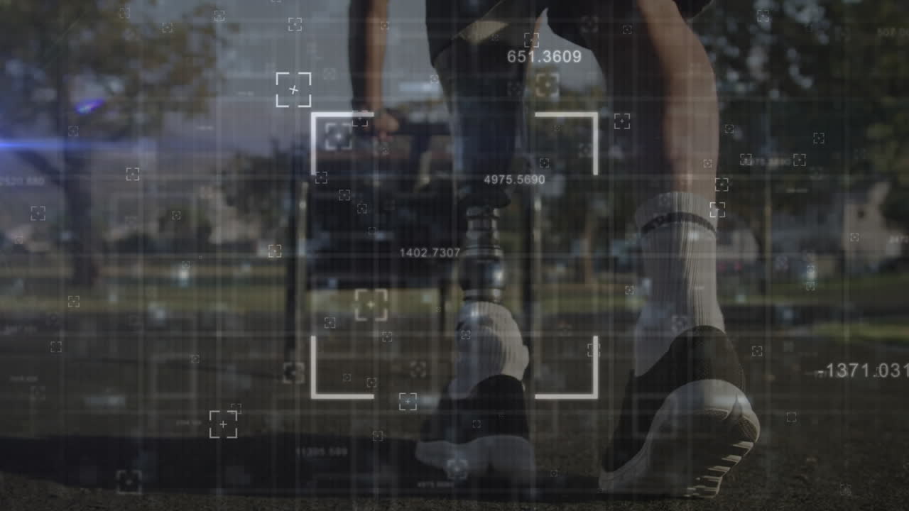 animación del alcance y el procesamiento de datos sobre un atleta masculino con prótesis de pierna haciendo ejercicio al aire libre