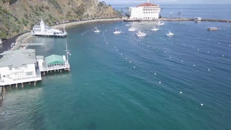 Volando-Sobre-El-Puerto-Del-Casino-De-Las-Islas-Catalina