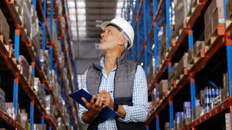 Warehouse-worker-writing-on-clipboard