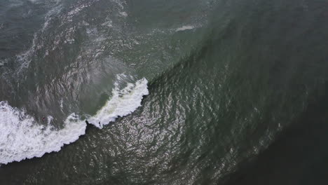 Surfende-Wellen-Der-Vietnamesischen-Meere