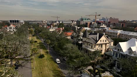 vista aérea de casas junto a la universidad de tulane en nueva orleans