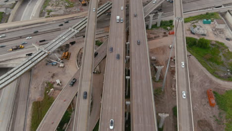 Blick-Aus-Der-Vogelperspektive-Auf-Den-Verkehr-Auf-Den-Südautobahnen-610-Und-59-In-Houston,-Texas