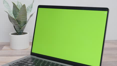 Closeup-of-green-screen-laptop-for-website-mockup