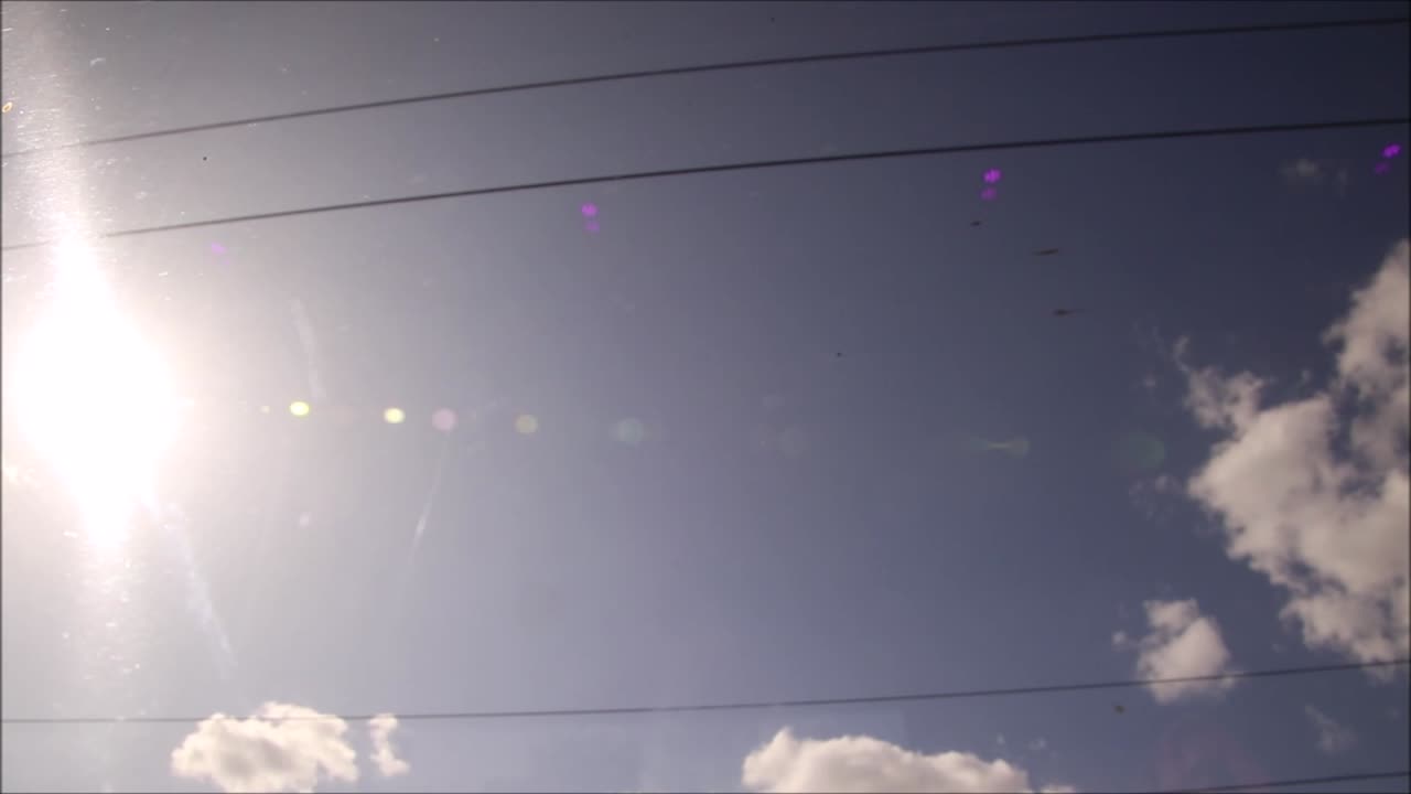 una vista de pasajero de un viaje en tren de la línea principal en inglaterra, reino unido, desde retford hasta la estación king's cross