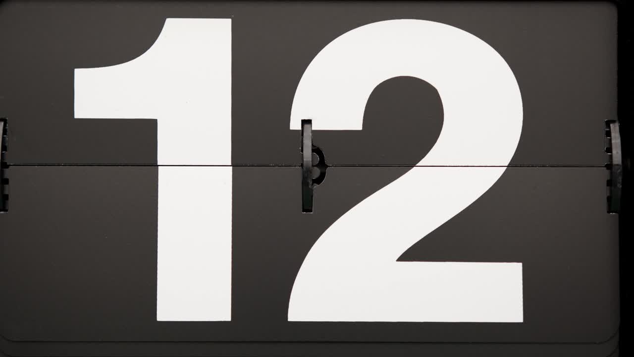 cerca, el número cambió de once a doce.