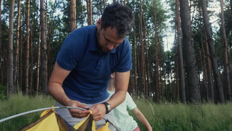 Family-camping-in-the-nature