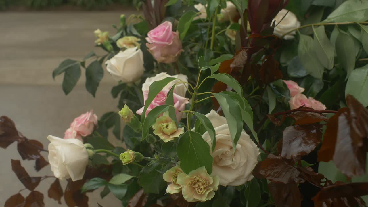 결혼식에서 꽃 장식의 근접 촬영