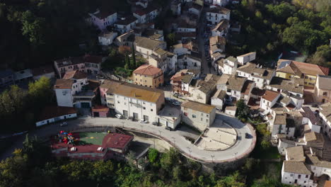 Aerial-shot-of-an-old-u-turn-in-the-centre-of-old-town-Fossalto-in-Molise-region-in-Italy,-4K