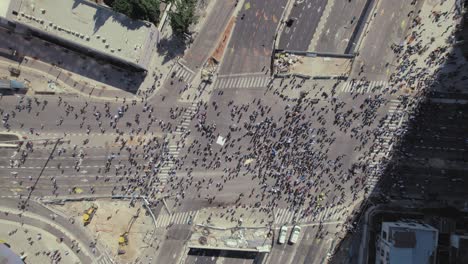 Drone-Disparó-De-Arriba-Hacia-Abajo-Sobre-El-Centro-De-Las-Protestas-En-Tel-Aviv-Contra-El-Pisoteo-De-La-Corte-Suprema