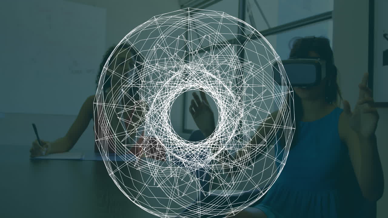 animación de geometría giratoria, más de dos colegas femeninas, una con auriculares vr