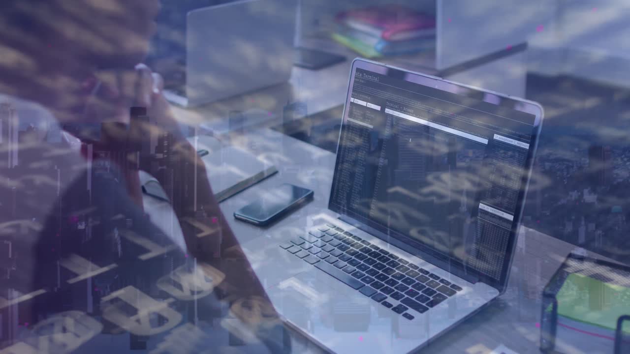 animación de procesamiento de datos sobre una mujer de negocios afroamericana usando una computadora portátil