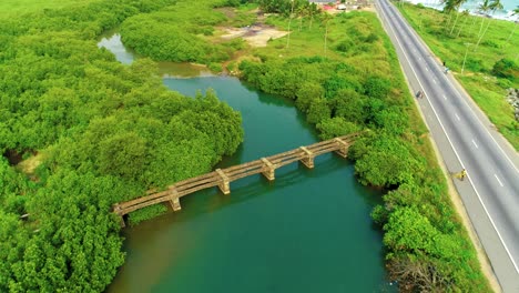 Imágenes-De-Drones-De-Un-Puente-Viejo