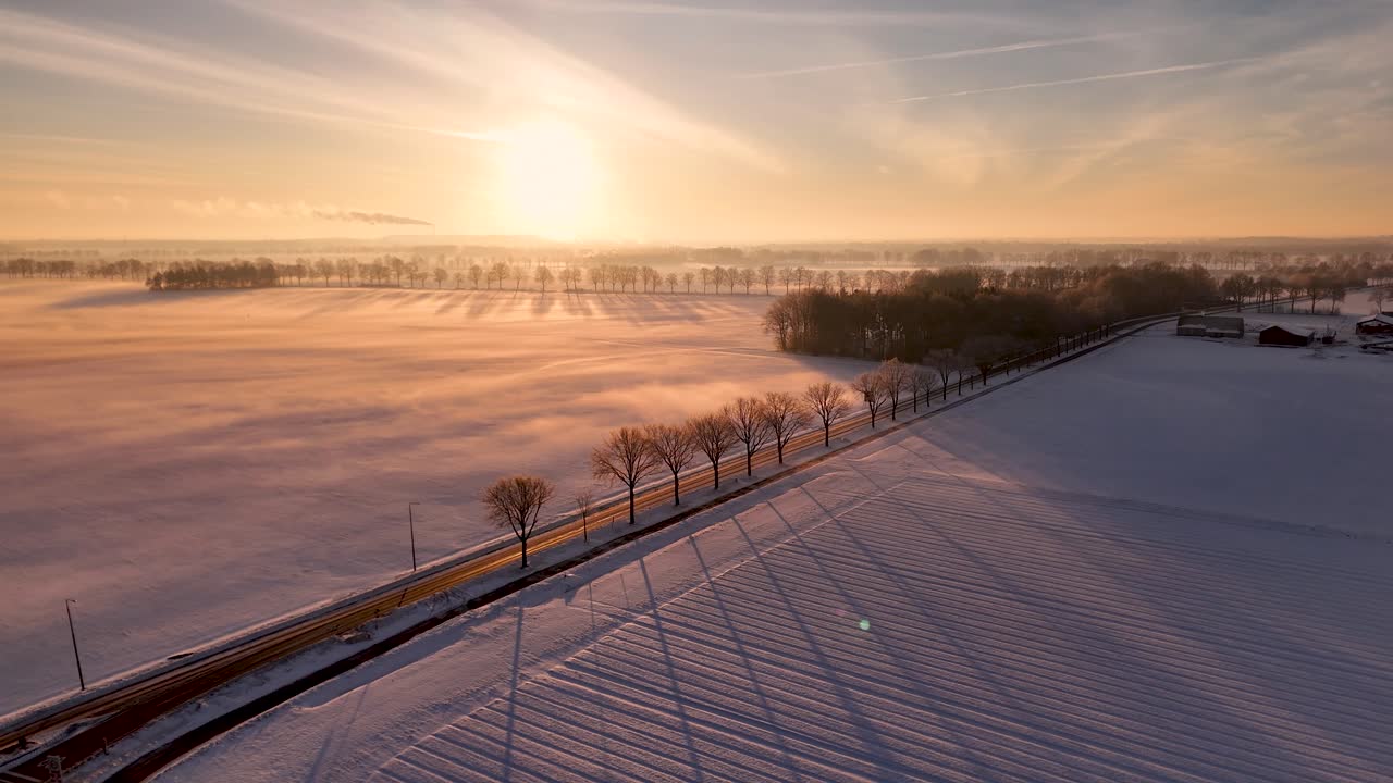 Vintersol over snødekte jorder