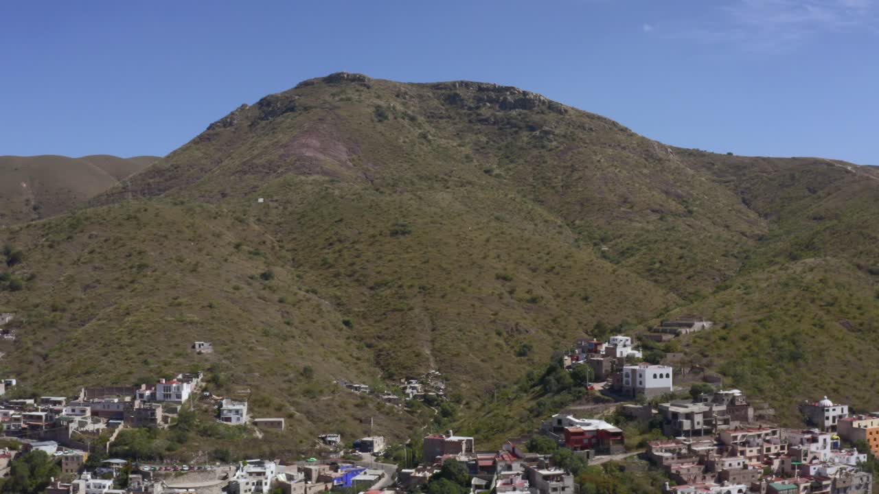 항공: 과나후아토 도시와 산, 멕시코