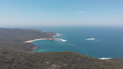 Una-Impresionante-Playa-De-Arena-Blanca-En-La-Costa-De-Sydney