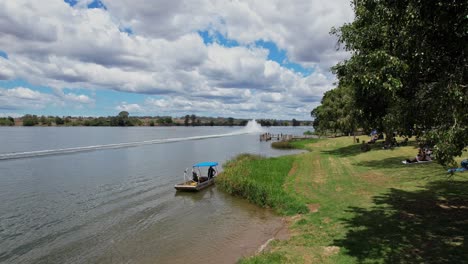 Speedboat-Racing-On-Clarence-River-In-Grafton,-New-South-Wales,-Australia