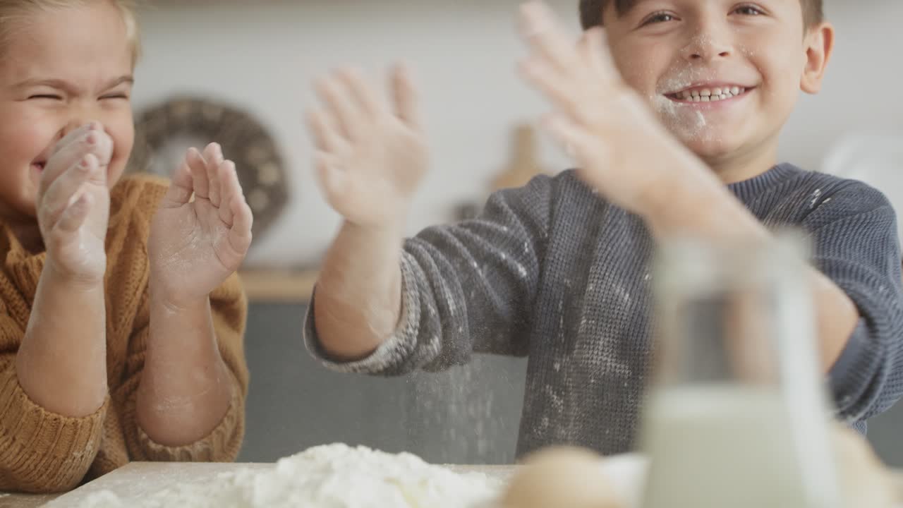 부 ⁇  에서 놀이 하는 어린이 들 의 비디오