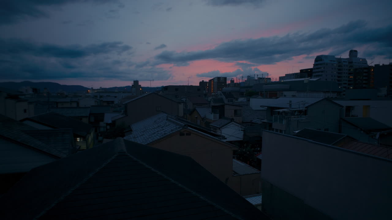 Twilight Mood in Kyoto City
Layered rooftops and gentle clouds paint a cinematic cityscape in Kyoto.
