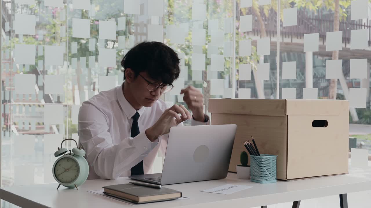 직장을 그만두거나 물건을 가져가세요.