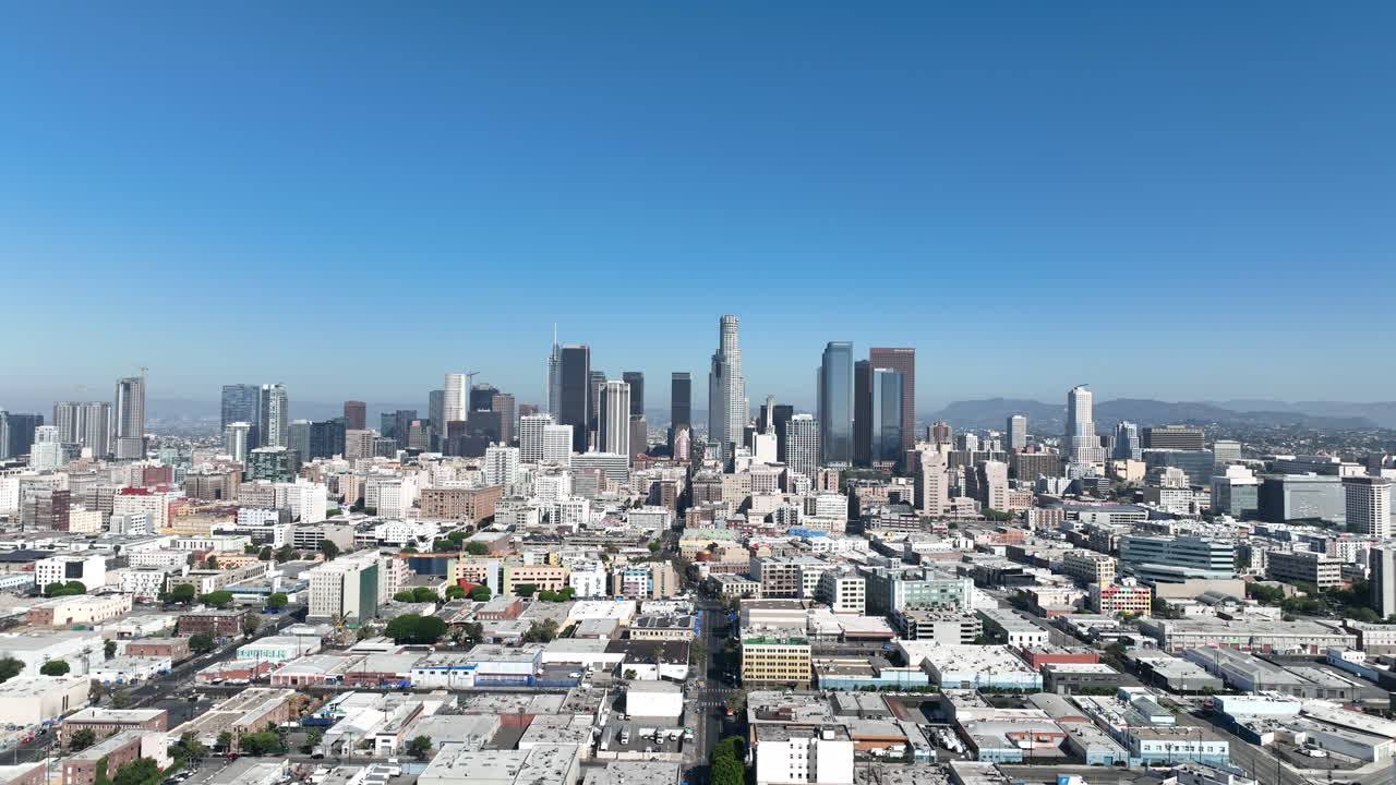 스키드와 로스앤젤레스 시내에서 후퇴